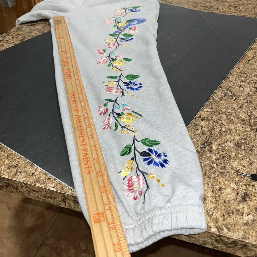 Palace Skateboards Embroidered Flower Stitch Sweatpant Gray Joggers Sz 26-31